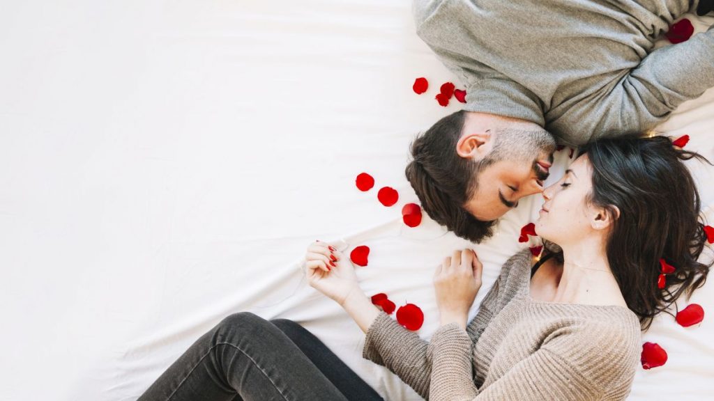 Dia dos namorados: que tal usar um óleo essencial para aumentar o romance?