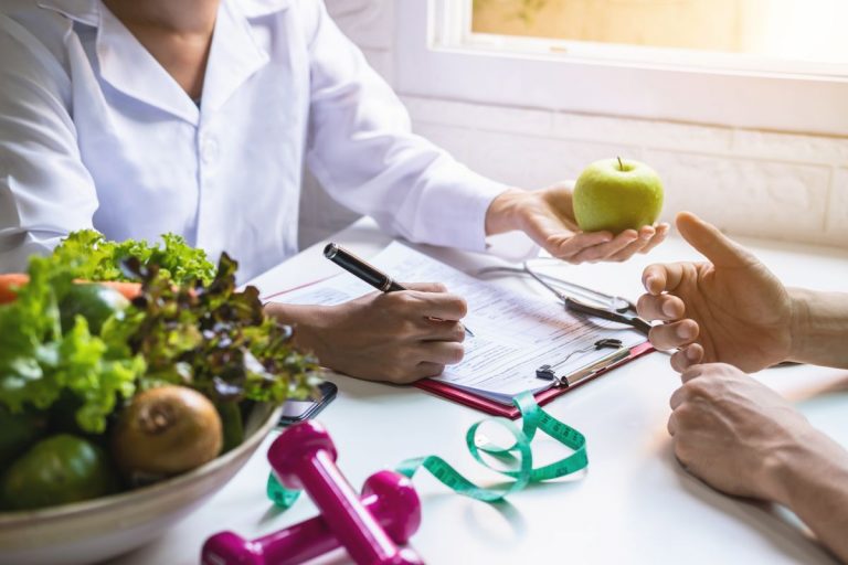 Nutrólogo ou nutricionista? Eles devem trabalhar juntos em benefício da sua saúde