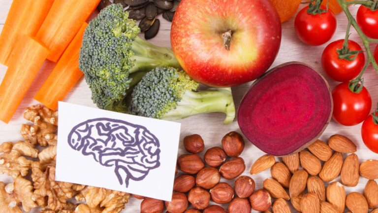 Alimentação e prevenção de doenças neurodegenerativas: Como uma dieta saudável pode proteger o cérebro