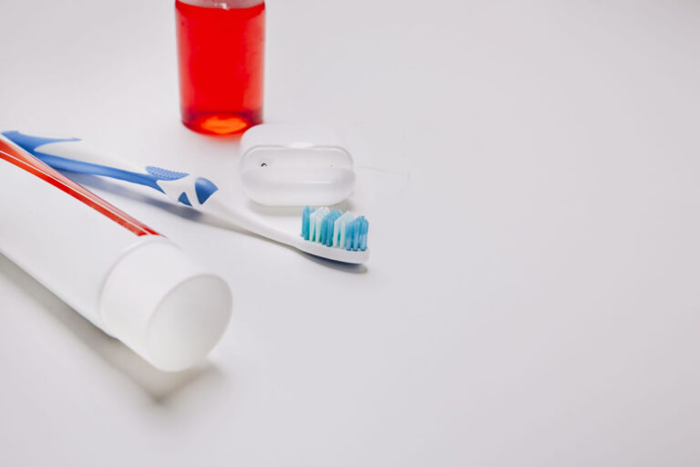 Anvisa volta a interditar pasta dental da Colgate