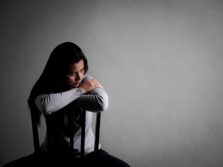 Traumas na infância podem afetar o cérebro, elevar o cortisol e aumentar o risco de doenças crônicas; o que se deve fazer?