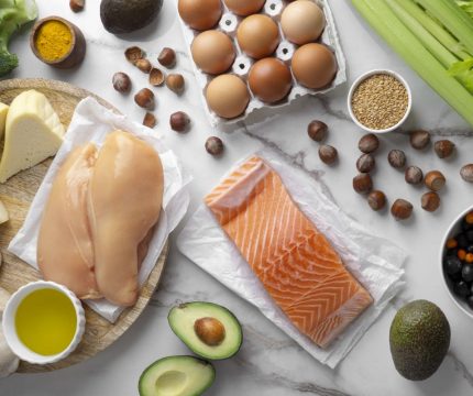 Dieta rica em proteína, mas com baixas calorias, pode afetar saúde dos ossos